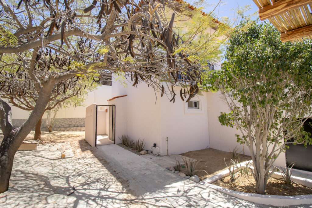 Los Cabos Punta Arena Ideal for a permanent residence or family or an investment property. The house is a very comfortable 3 bedroom 2 and a half bath house with the sleeping rooms below and the family living area above where you can enjoy the – 31 Callejon del Arco, Cabo Corridor, BS