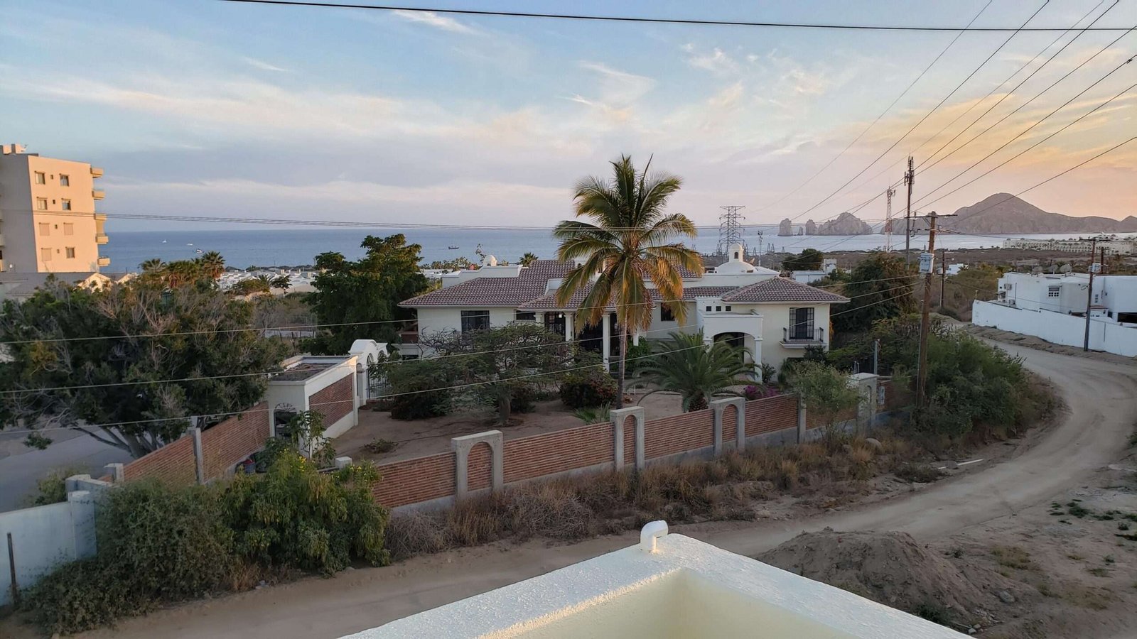 Los Cabos Punta Arena Ideal for a permanent residence or family or an investment property. The house is a very comfortable 3 bedroom 2 and a half bath house with the sleeping rooms below and the family living area above where you can enjoy the for sale