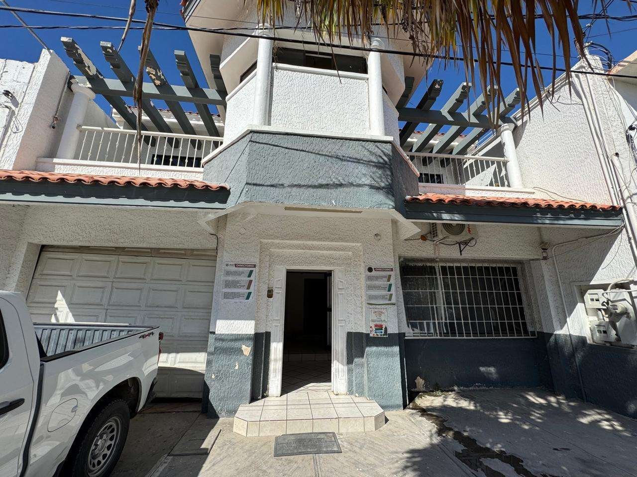 Los Cabos Quintas California in a quiet area whit no traffic congestion, just 2.5 km from la marina and downtown Cabo San Lucas an excellent option for living, it features:- 3 bedroom- A tv room- 2.5 bathroom- 2 parking spaces - Space for a garden and pool- 173 m2 of construction- 200 m2 of land- Granite countertops- 100 liter stationary gas tankEn una zona tranquila y sin caos vial a solo 2.5 km de distancia de la marina y centro de Cabo San Lucas, excelente para vivir , cuenta con:3 recamaras una tv room2.5 baños2 espacios para estacionamiento espacios para jardín y alberca173 m2 de construcción 200 m2 de terrenoCubierta de granito for sale