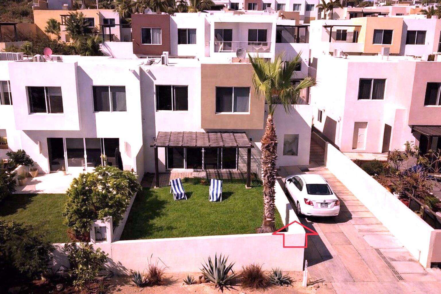Los Cabos Lomas De Brisas House for Sale - Privada Residencial Santa Bárbara, Cabo San LucasLive with comfort and privacy in this furnished and equipped home, featuring spacious areas, excellent layout, and the peace of living in a gated community.✨ Features:• 4 bedrooms | 2.5 bathrooms• TV area, living room, dining room, and equipped kitchen• Porch and balcony• Laundry area and machine room• Covered parking for 2 cars• Solar water heater, 25,000 L cistern + additional 2,200 L tank• 3,500-watt power generator• Lot size: 188.52 m² | Construction: 202.66 m²💰 Payment options: Cash, Infonavit, or bank financing📑 Free of liens, ready for title transfer📍 Lot 1, Block 3, Calle Balsa - Privada Residencial Santa Bárbara for sale