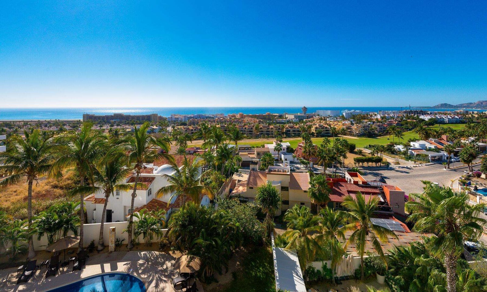 Los Cabos Marea Los Cabos Amazing 2 bedroom, 1.5 bath in the heart of Cabo, walking distance to the main beach and marina. All you need at a few steps. Great rental income property. for sale