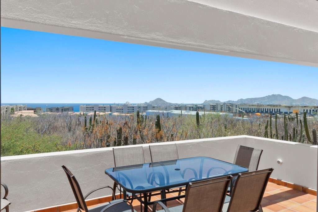 Los Cabos Lomas De Brisas House for Sale - Privada Residencial Santa Bárbara, Cabo San LucasLive with comfort and privacy in this furnished and equipped home, featuring spacious areas, excellent layout, and the peace of living in a gated community.✨ Features:• 4 bedrooms | 2.5 bathrooms• TV area, living room, dining room, and equipped kitchen• Porch and balcony• Laundry area and machine room• Covered parking for 2 cars• Solar water heater, 25,000 L cistern + additional 2,200 L tank• 3,500-watt power generator• Lot size: 188.52 m² | Construction: 202.66 m²💰 Payment options: Cash, Infonavit, or bank financing📑 Free of liens, ready for title transfer📍 Lot 1, Block 3, Calle Balsa - Privada Residencial Santa Bárbara – Av Cotero, Cabo Corridor, BS