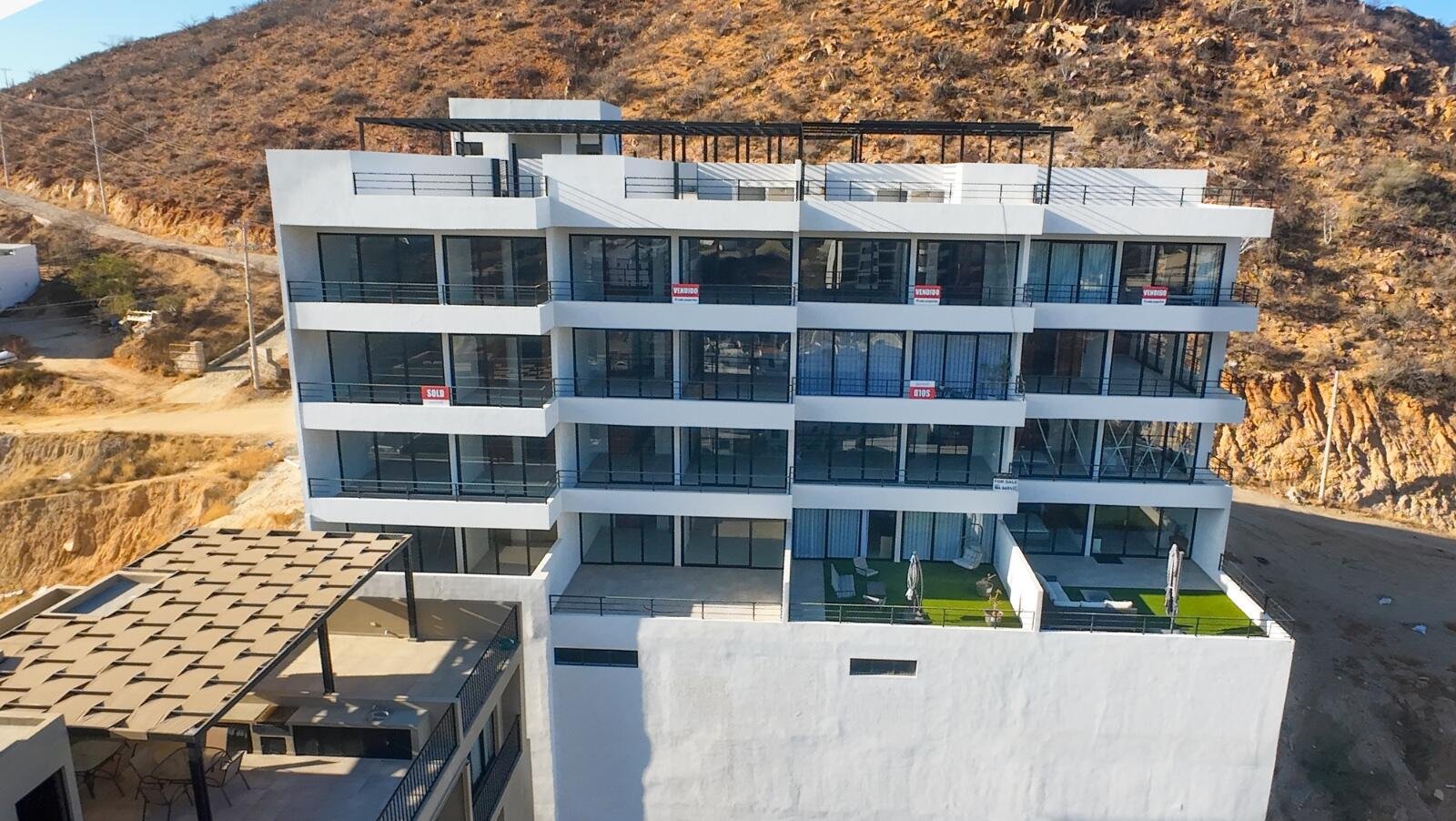 Los Cabos Aromi Residences Discover Aromi Residences in El Tezal's premium zone, Cabo San Lucas: innovative design fused with Baja's splendor. 10 min from Medano Beach, 44 luxury apartments & 15 private homes offer panoramic for sale