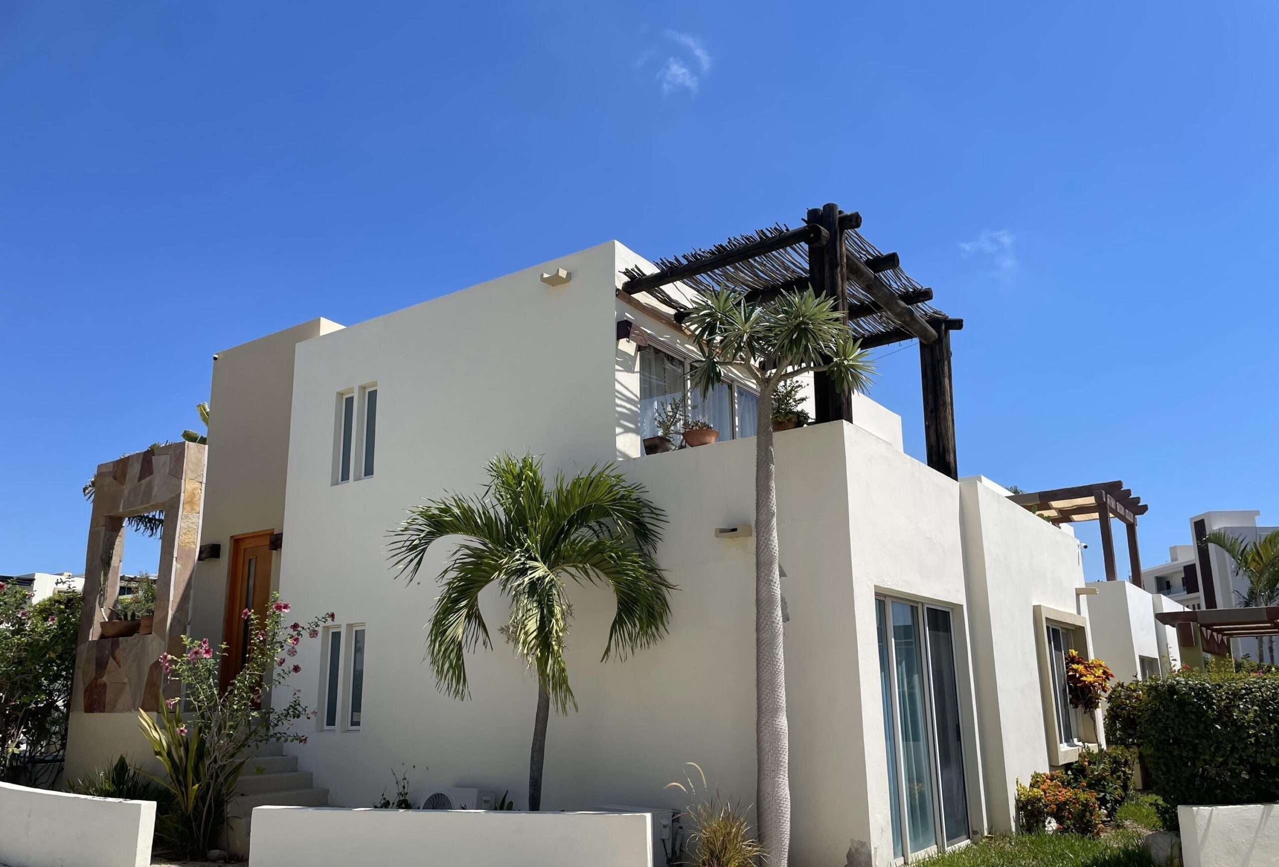 Los Cabos Punta Arena Ideal for a permanent residence or family or an investment property. The house is a very comfortable 3 bedroom 2 and a half bath house with the sleeping rooms below and the family living area above where you can enjoy the for sale
