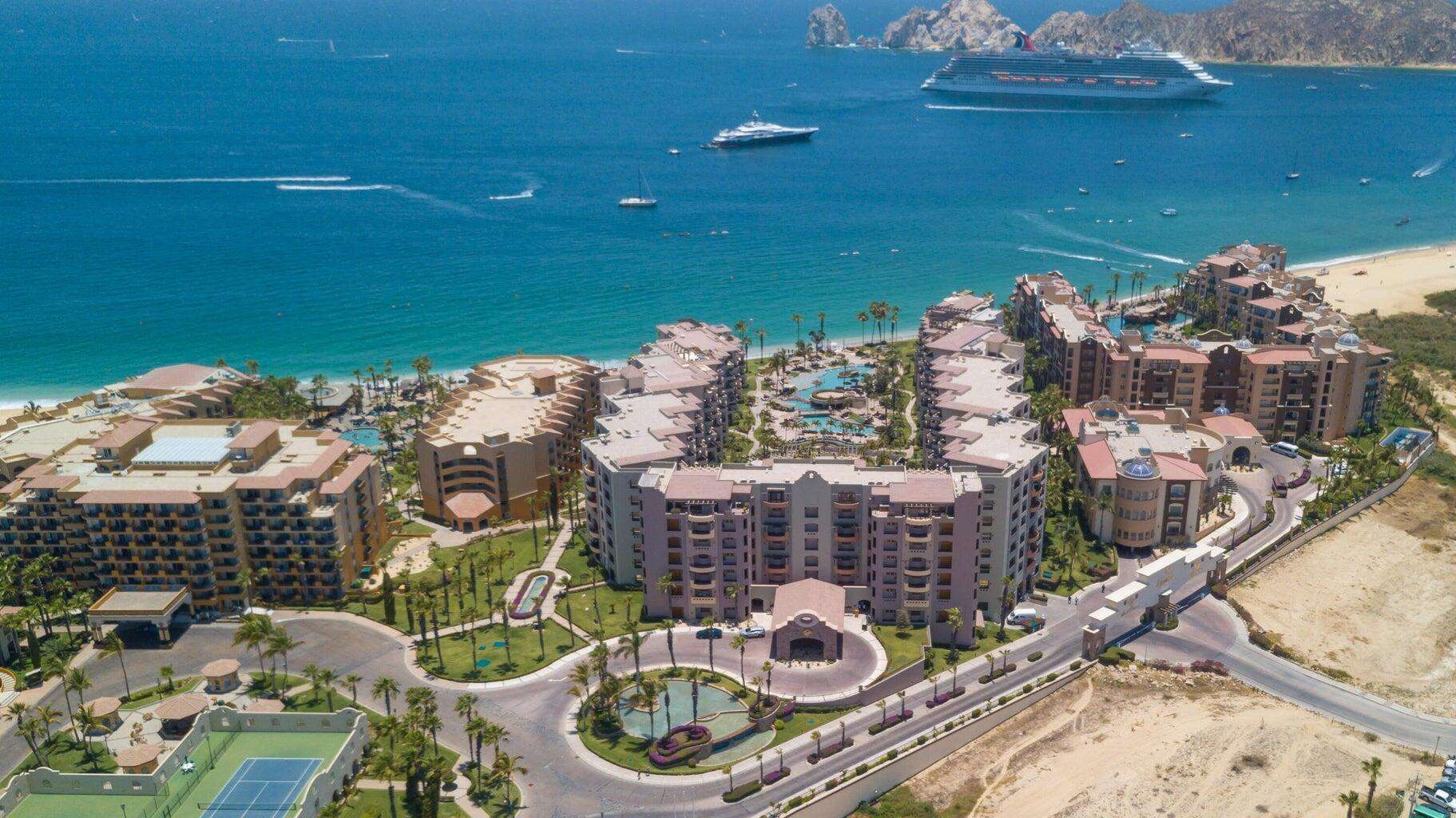 Los Cabos Fracc Lomas Del Cabo Discover this amazing sale opportunity in the Sunset area! Beautiful apartment with 2 bedrooms, 2 bathrooms, a rooftop with a pool and barbecue area. Enjoy privacy and security with controlled access gate for your peace of mind. It includes a storage room of 5.03 m² and one parking space of 15.82 m². for sale