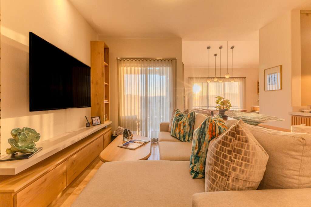 Los Cabos Aromi Residences Discover Aromi Residences in El Tezal's premium zone, Cabo San Lucas: innovative design fused with Baja's splendor. 10 min from Medano Beach, 44 luxury apartments & 15 private homes offer panoramic – Cannes, Cabo Corridor, BS
