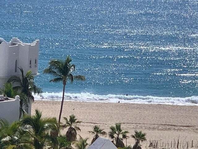 Los Cabos Mar Y Sol Condos !!TWO BEDROOM PENTHOUSE!! Enjoy coastal living at its finest in this two bedroom, two and one half baths Penthouse condo with incredible, expansive ocean for sale