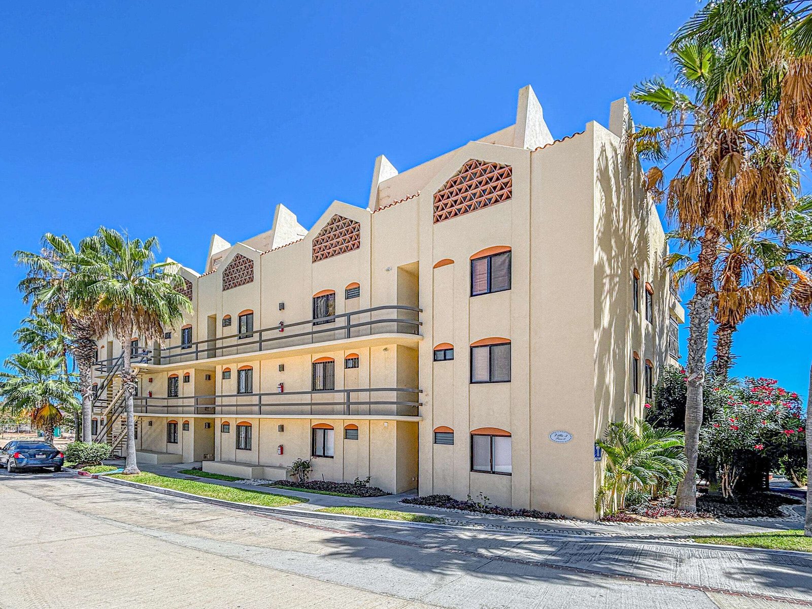 Los Cabos Or Cabo Boutique Residences Unique 2 bedroom PH with lock off suite & private rooftop. OR is an award-winning, architect-designed residential project in the Cabo Corridor by Jacobo Micha (Archetonic), recipient of the BLT Award (2025). With only 25 residences, it offers a rare boutique living experience defined by privacy, quiet luxury, and architectural distinction. The fan-inspired design maximizes orientation, natural light, and for sale