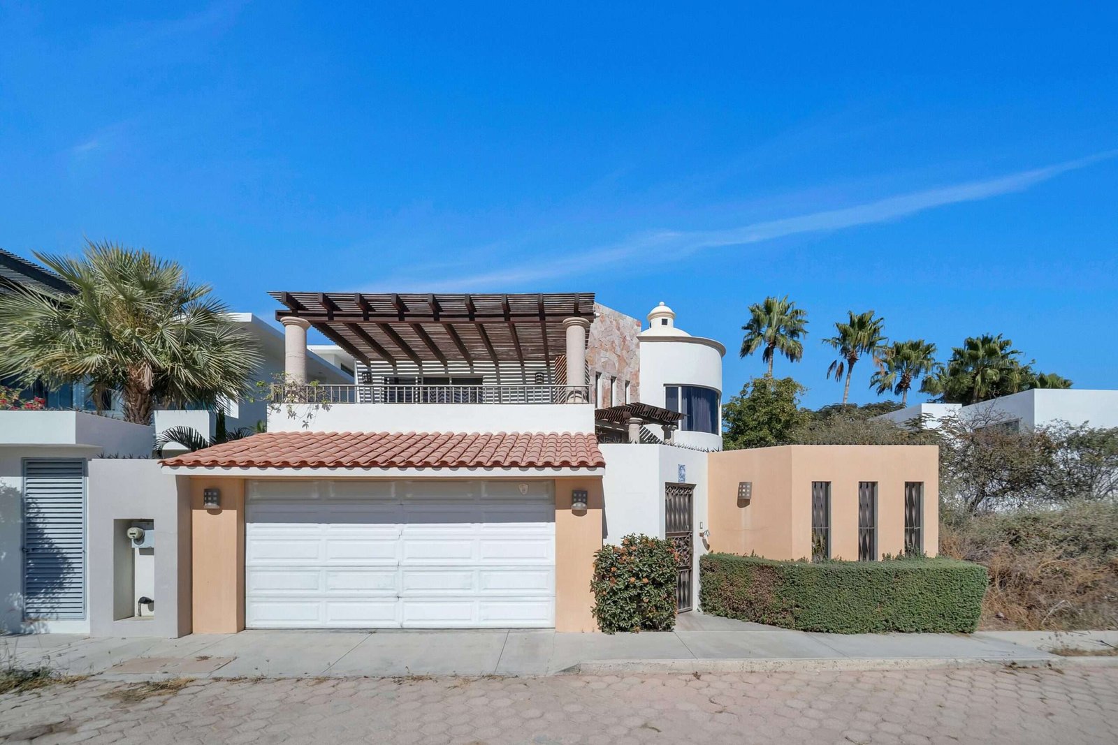 Los Cabos Cabo Del Mar Ecopark This modern-designed home stands out for its spacious areas, excellent layout, and full equipment, positioning itself as one of the most complete properties currently available within the development.The property combines functionality, comfort, and private outdoor spaces, making it ideal for those seeking a comfortable residence or an investment in a constantly growing area of Cabo San Lucas. for sale
