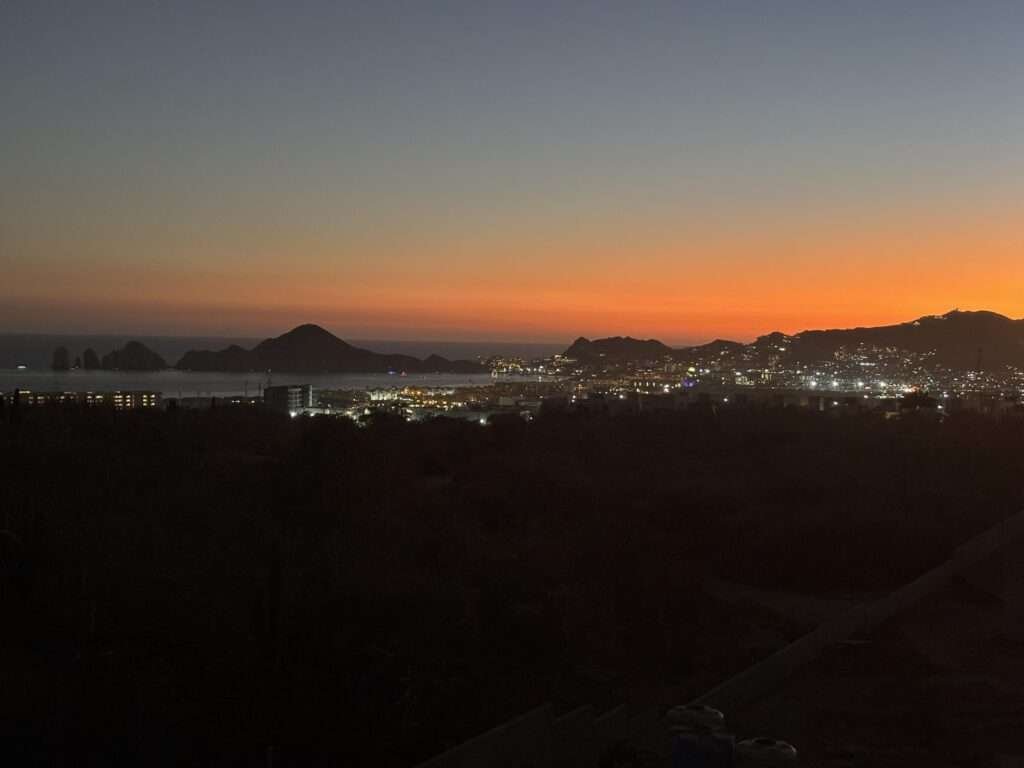 Los Cabos Monte Rocella *****PRICE REDUCTION*****Welcome to Monte Rocella, a planned master community in the heart of Tezal. This 3 bedroom 2 bathroom 4th floor level PENTHOUSE- OCEAN – Monte Rocella, Cabo Corridor, Cabo Corridor, BS