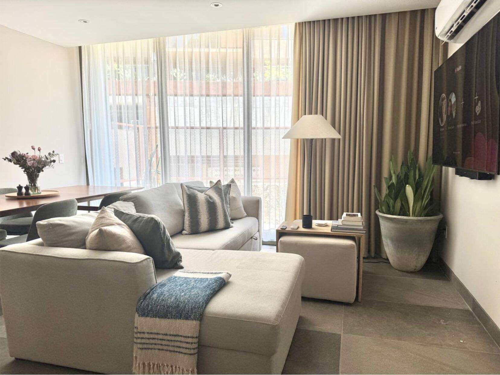 Los Cabos Ladera Phase 1 We're excited to offer this exclusive 2-bedroom apartment in Ladera San José—designed with extra space and comfort in mind, way beyond your typical layout. It's in a prime spot, nestled between Palmilla, Querencia, and El Dorado golf courses. The area is growing fast, with a new shopping center, Club House, and a second phase all in the works—making it a great opportunity for future value. You'll also love the easy access to top schools like Picacho McGregor, H+ Hospital, the Hampton Inn, gyms, over 15 restaurants, a supermarket, and a bank. It's a solid investment in an unbeatable location. for sale