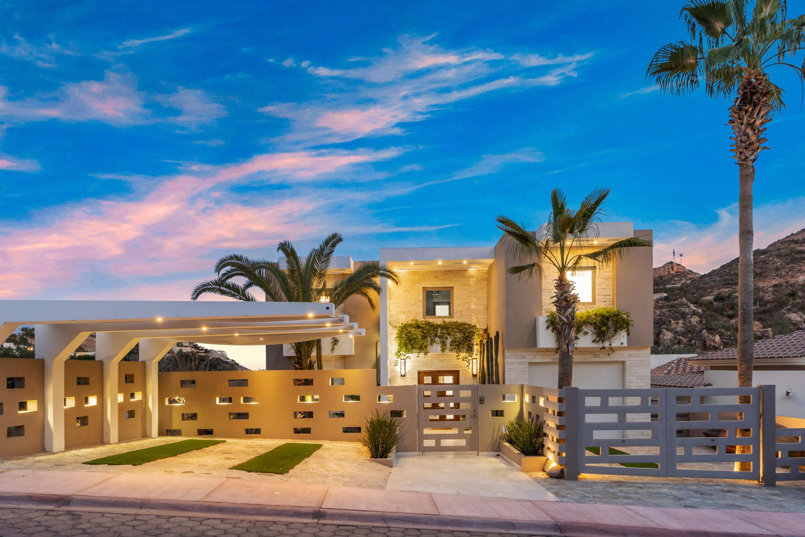 Los Cabos La Cima This is one of the most iconic residences set to define Club Campestre San José in 2026—a truly unrepeatable opportunity that simply has it all. Boasting over 700 m² of total construction and the finest ocean for sale