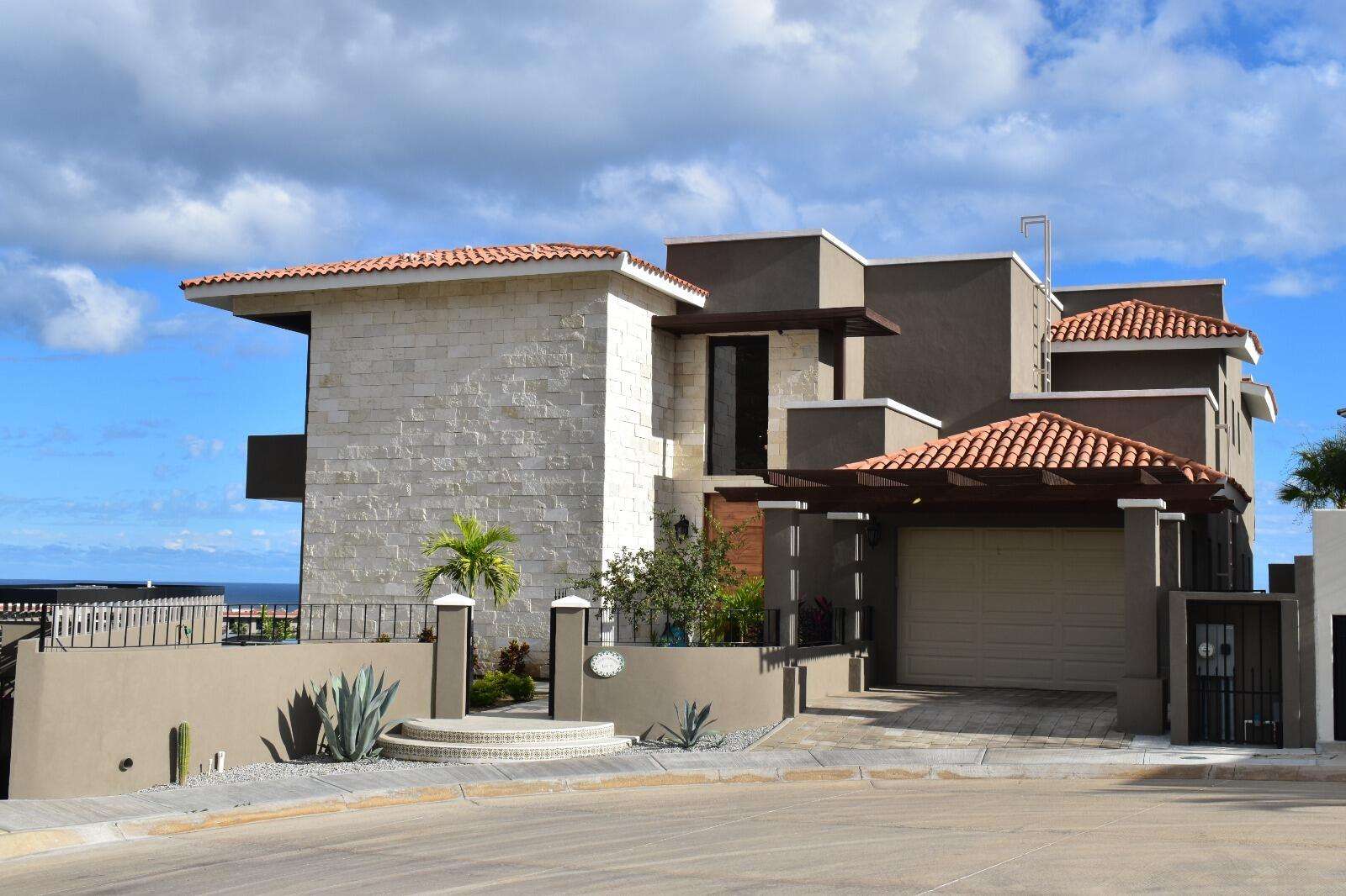Los Cabos El Tule-Inland:General Rare investor opportunity in the San José Corridor. 2 luxury residences fully completed and move-in ready. 8 additional units with land secured and full blueprints in place -- ready to build to buyer's vision. At for sale