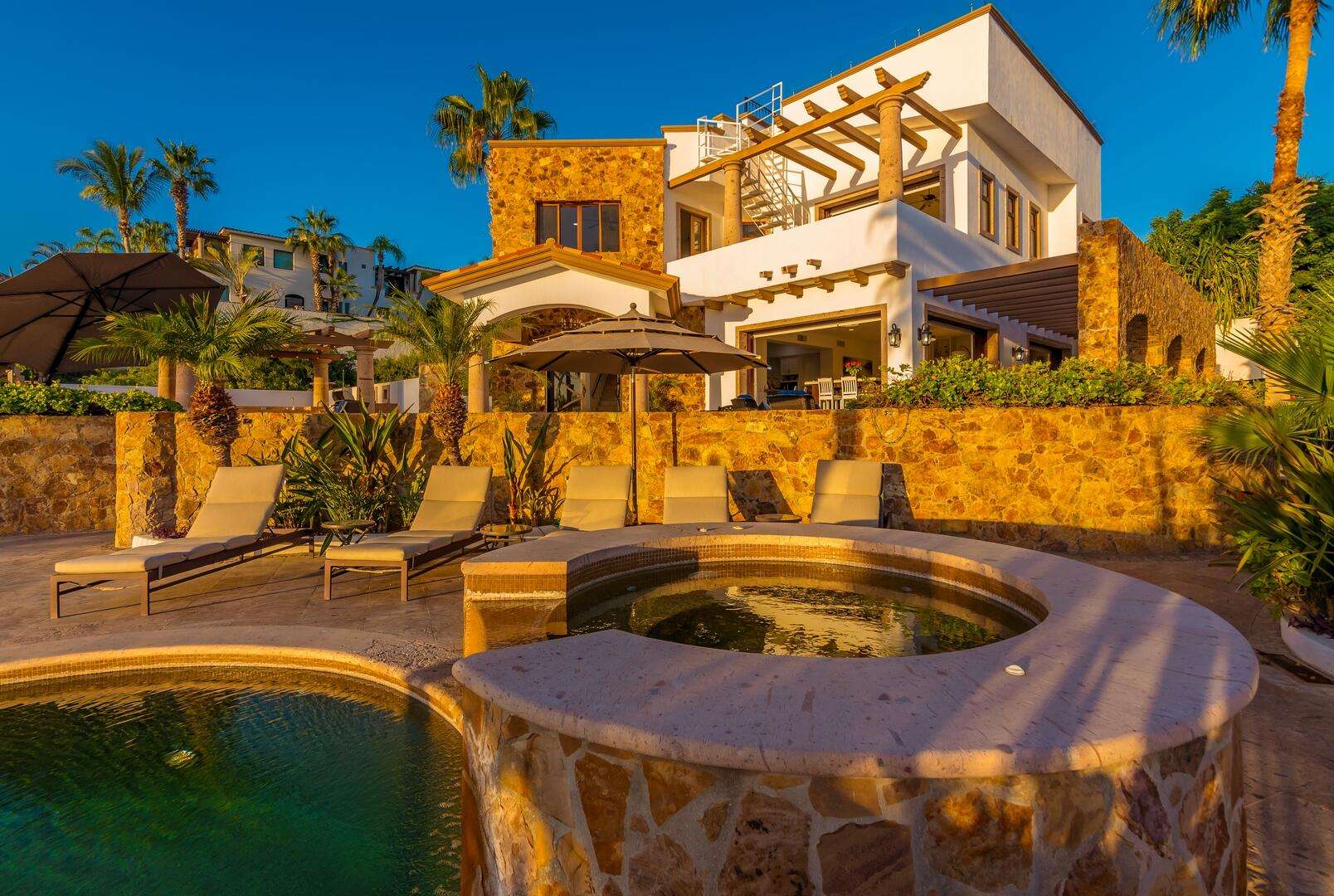 Los Cabos Cresta Del Mar Located in the gated and guarded community of Cresta del Mar, Casa Marcus sits perched well above street level affording it amazing ocean and arch for sale