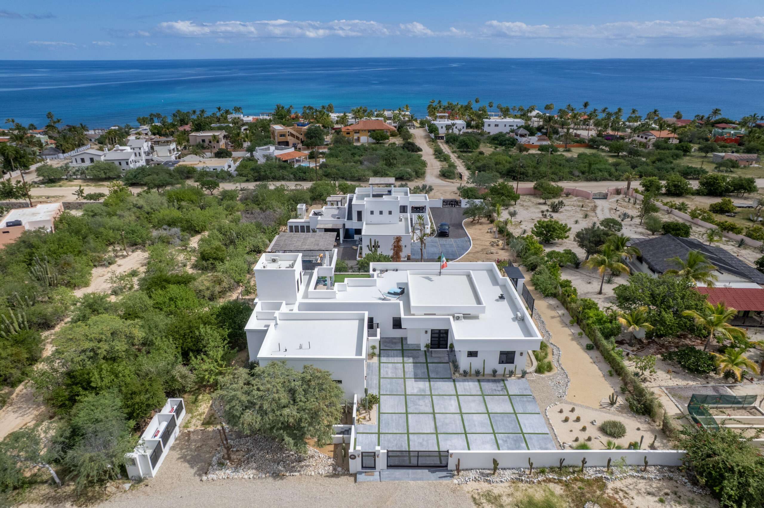 Los Cabos Cresta Del Mar Located on a Cul De sac - A luxurious 4 bed 4 and 2 half bath House with full casita that has a separate entrance and kitchen. Ocean for sale