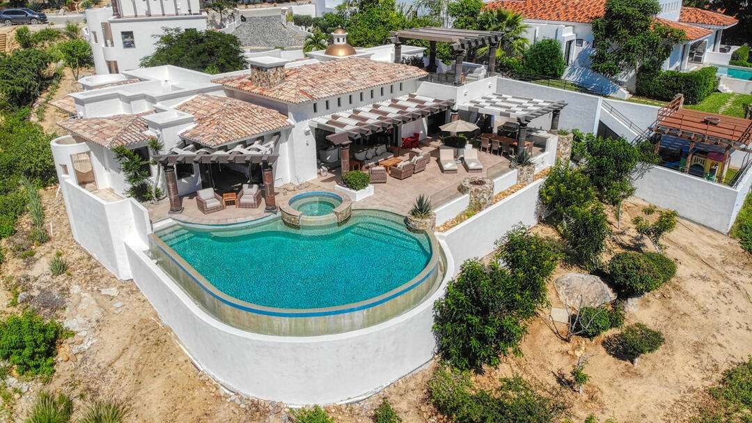 Los Cabos El Tule-Inland:General Rare investor opportunity in the San José Corridor. 2 luxury residences fully completed and move-in ready. 8 additional units with land secured and full blueprints in place -- ready to build to buyer's vision. At for sale