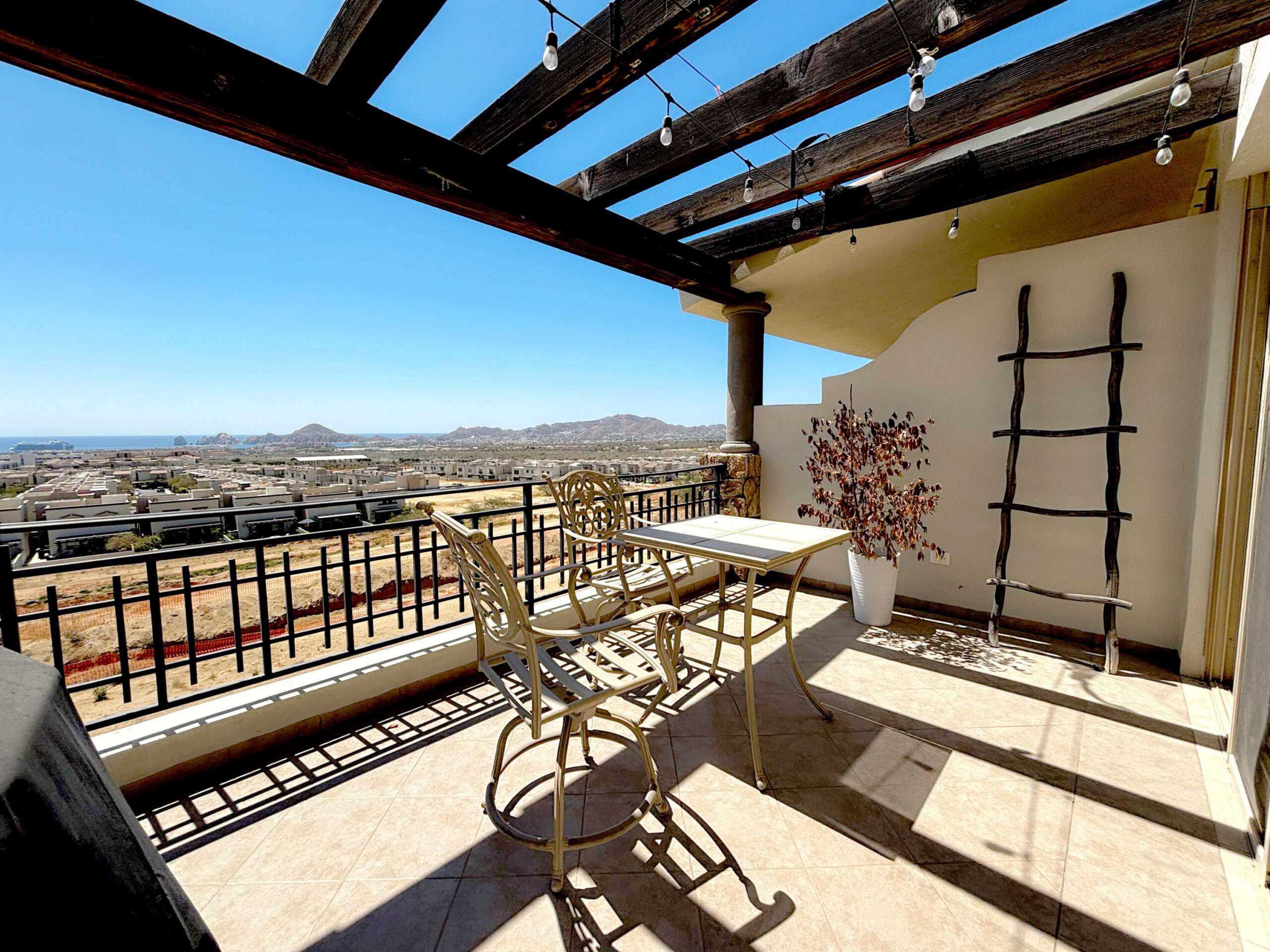 Los Cabos Cabo Del Mar Ecopark Fantastic investment opportunity in Cabo del Mar! Beautifully furnished condo featuring two spacious bedrooms and a generous TV/living room area, perfect for relaxing getaways or vacation rentals. Enjoy stunning for sale