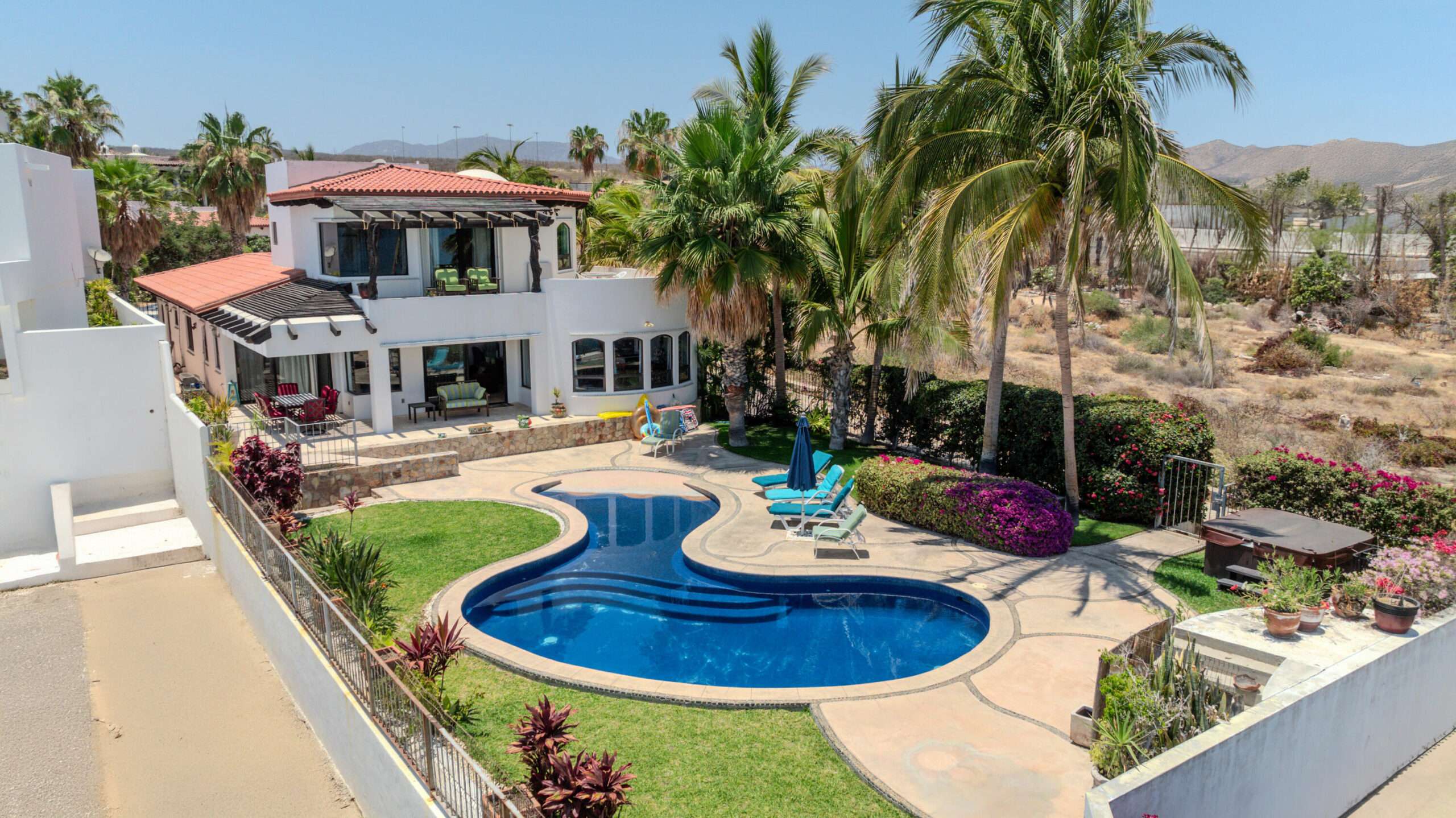 Los Cabos El Tule-Inland:General Rare investor opportunity in the San José Corridor. 2 luxury residences fully completed and move-in ready. 8 additional units with land secured and full blueprints in place -- ready to build to buyer's vision. At for sale