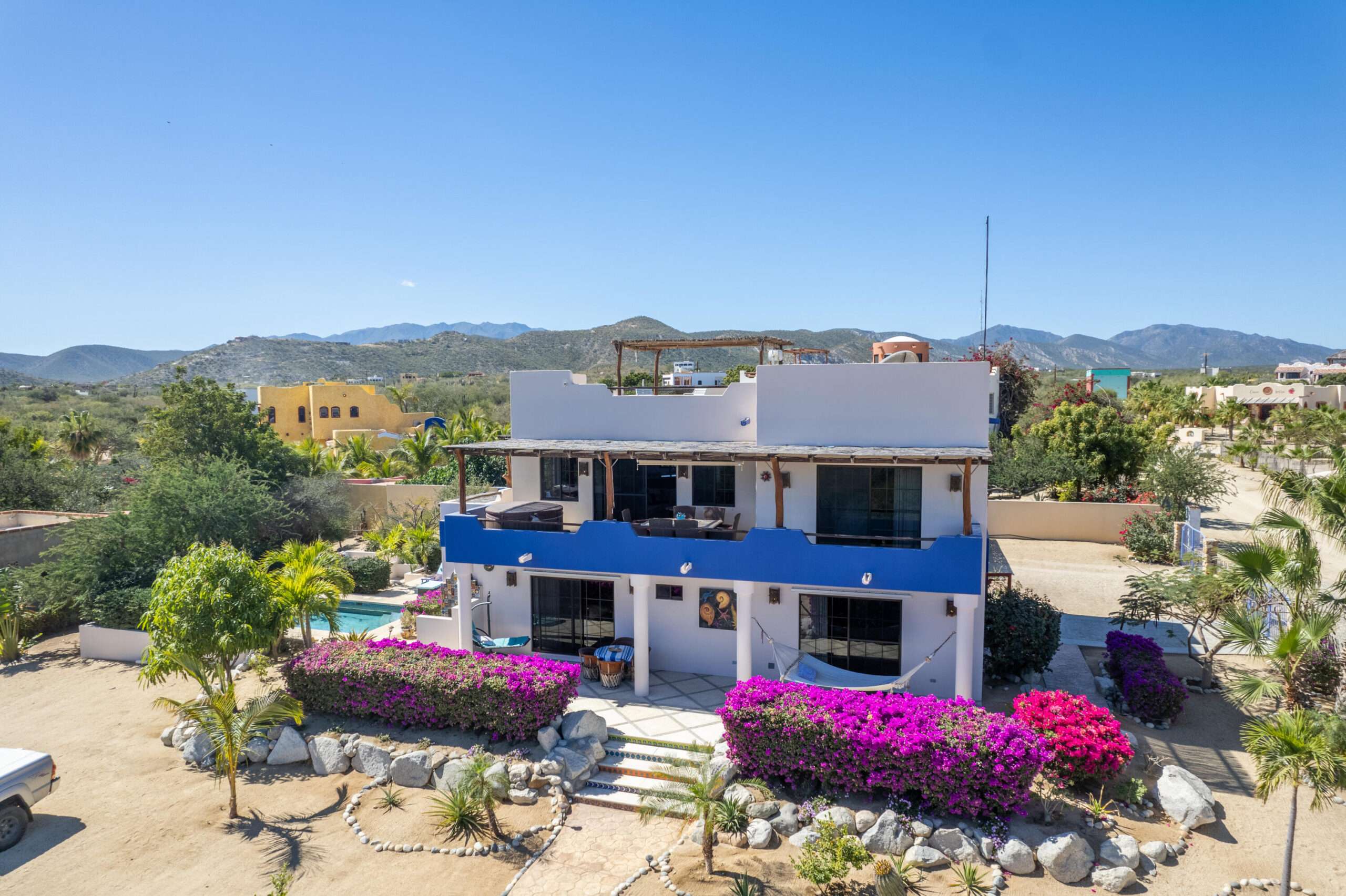 Los Cabos Cresta Del Mar Located on a Cul De sac - A luxurious 4 bed 4 and 2 half bath House with full casita that has a separate entrance and kitchen. Ocean for sale