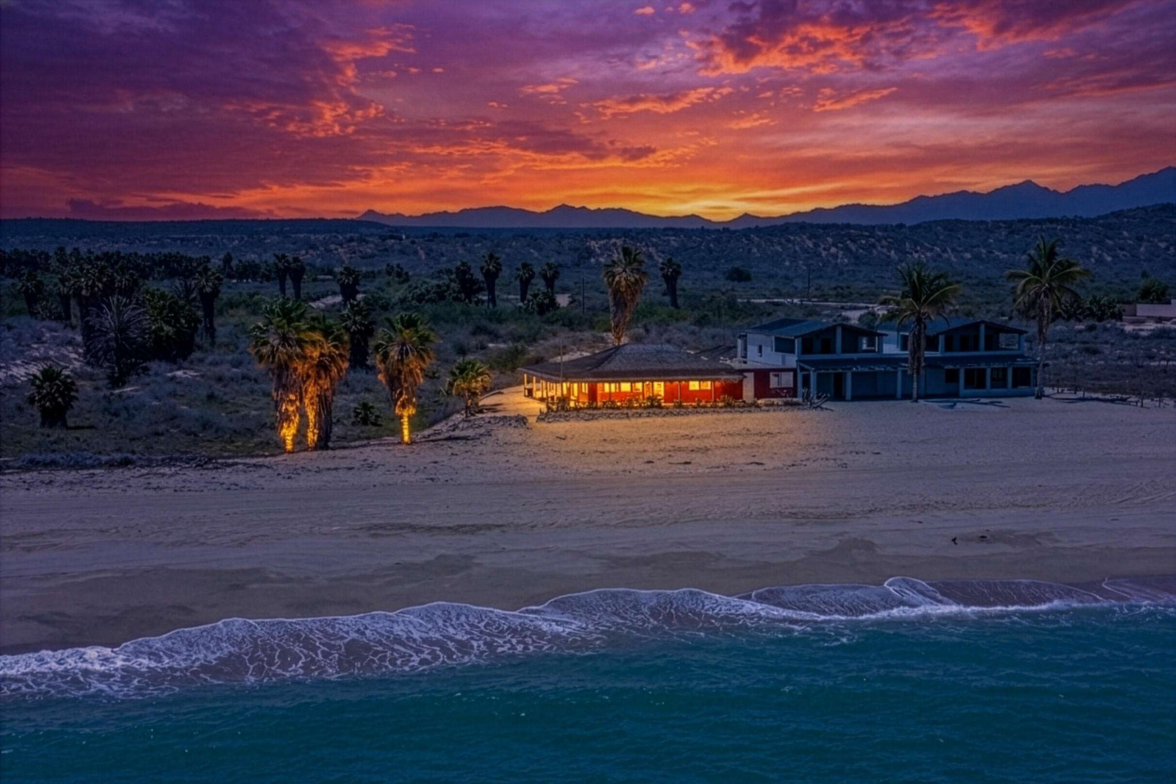 Los Cabos Cresta Del Mar Located on a Cul De sac - A luxurious 4 bed 4 and 2 half bath House with full casita that has a separate entrance and kitchen. Ocean for sale